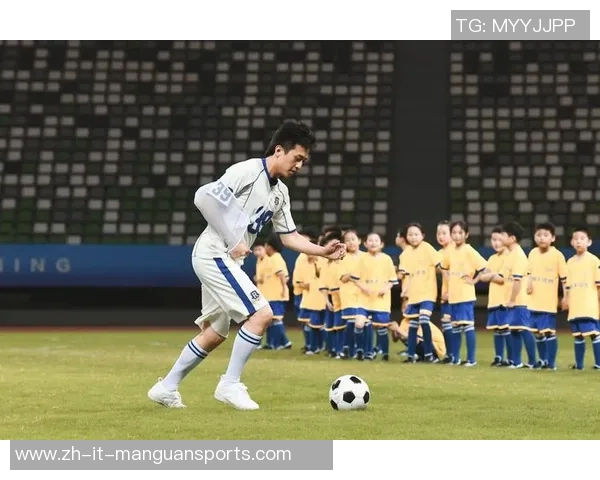 《挑战极限技巧模仿足球球星1对1对决精彩瞬间》